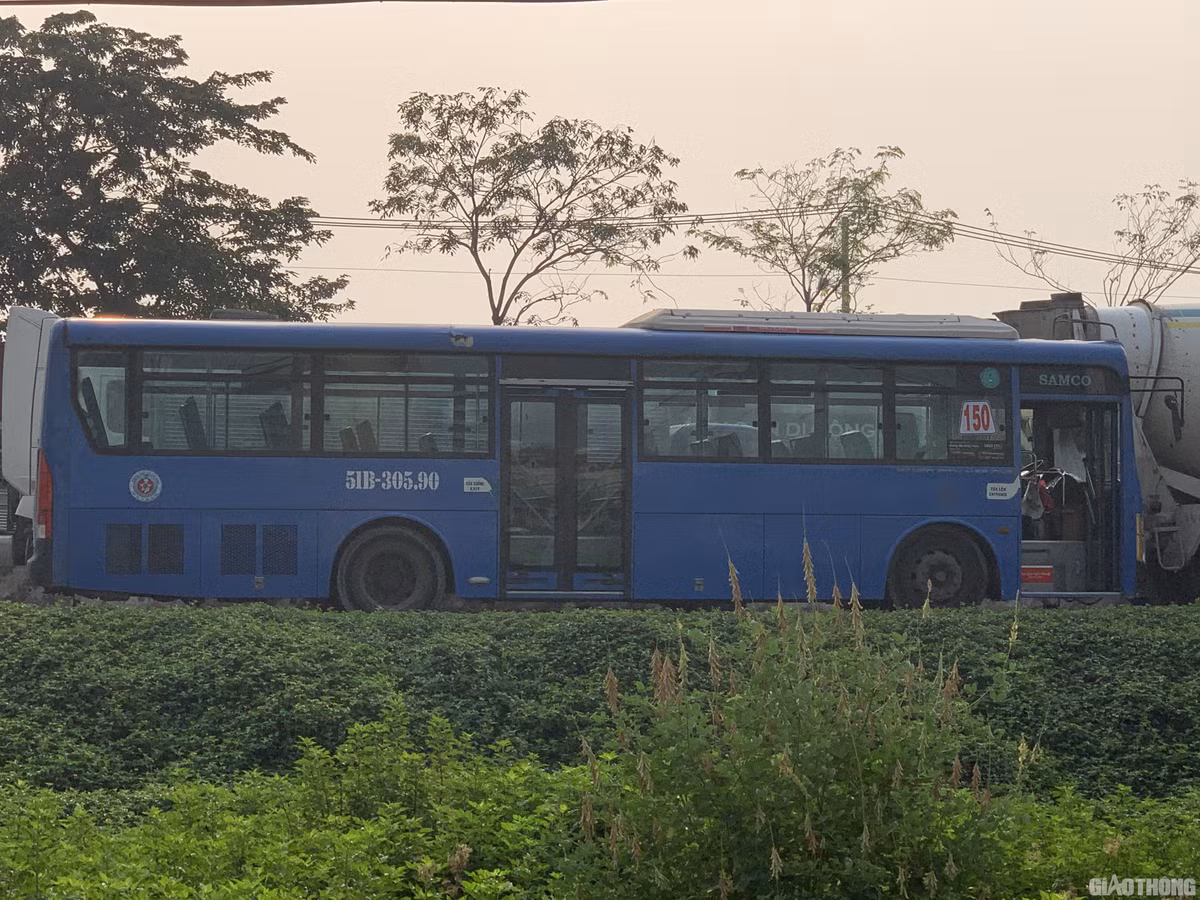 Hang nghin xe container ken chat xe may, cung “chon chan” tren Xa lo Ha Noi-Hinh-4