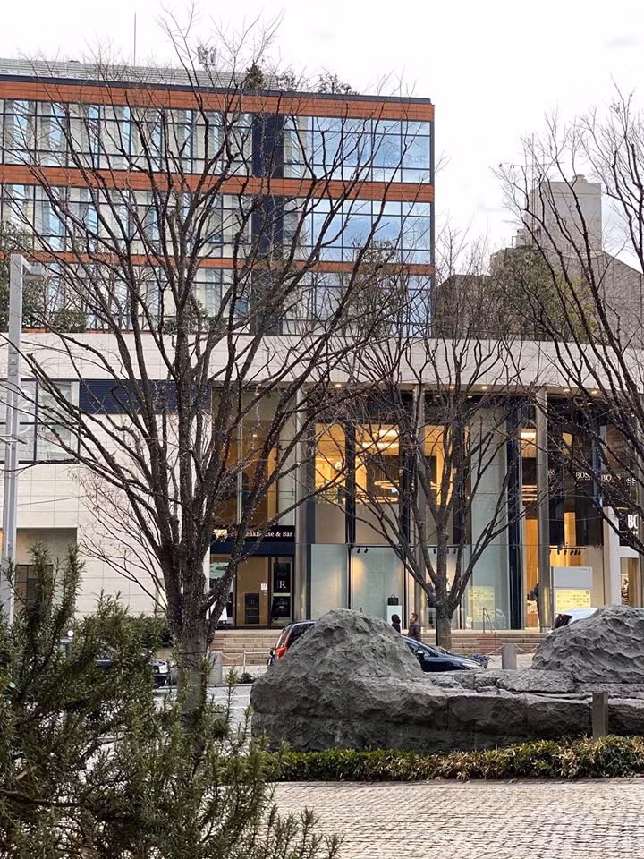 Khung cảnh tại đất nước hoa anh đào được nữ ca sĩ Hồ Ngọc Hà chia sẻ trên trang cá nhân.