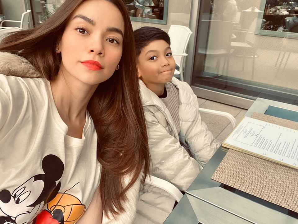 Nữ ca sĩ chia sẻ nhiều hình ảnh bên cạnh con trai Subeo tại Nhật Bản.