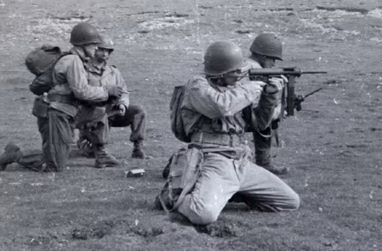 Khẩu M3 dùng đạn cỡ 11,43x23mm với hộp tiếp đạn 30 viên, tầm bắn hiệu quả 91m, tốc độ bắn 450 phát/phút.