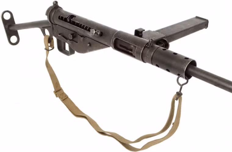 Đồng minh thân cận của Mỹ - Vương quốc Anh thì lại ưa dùng khẩu tiểu liên Sten do nước này tự thiết kế. Khoảng 4,6 triệu khẩu đã được sản xuất trong giai đoạn 1941-1945, đưa nó trở thành súng tiểu liên nhiều nhất trong CTTG 2.