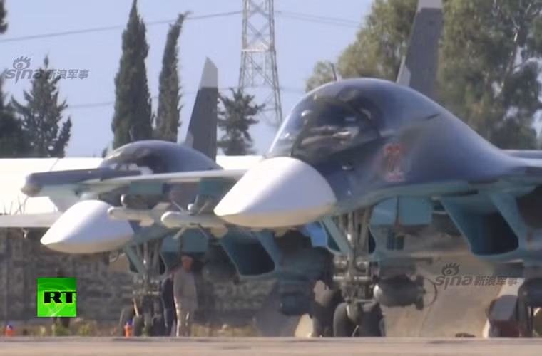 Dẫu vậy, Su-34 vẫn có khả năng mang các loại tên lửa không đối không hiện đại như R-73, R-27 và thậm chí là R-77 (trang bị đầu dẫn radar chủ động).