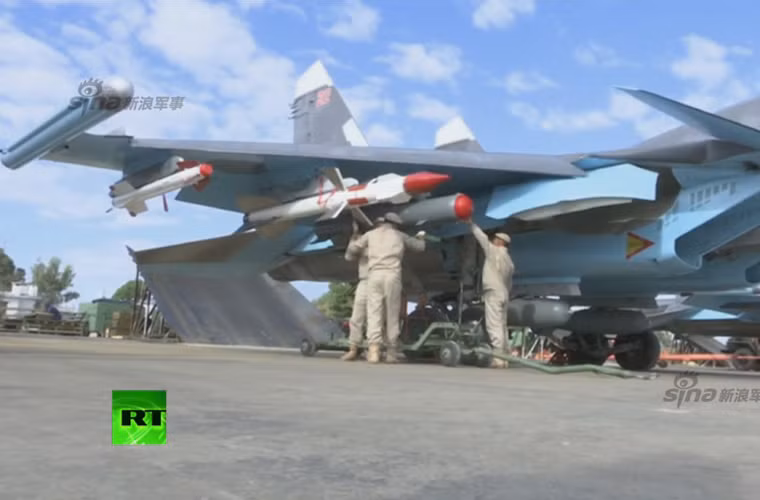 May bay nem bom Su-34 lieu co “cua thang” neu khong chien?