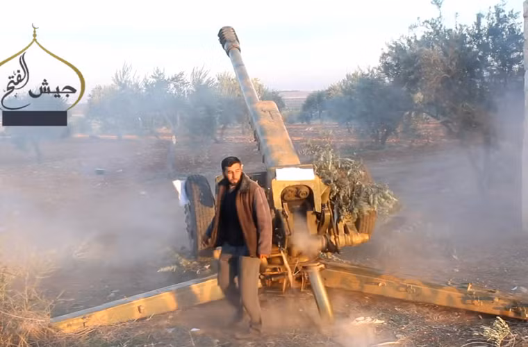 Tốc độ bắn trung bình 5-6 phát/phút, tốc độ bắn tối đa 10-12 phát/phút. Ảnh: Liều phóng đầu đạn đẩy ra khỏi nòng sau khi thực hiện xong phát bắn.