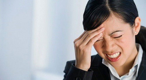 Giảm đau đầu. Ngoài tác dụng tích cực cho bệnh nhân gút, quả trứng cá còn góp phần giúp các mạch máu được thư giãn, cải thiện tình trạng lưu thông máu khắp cơ thể. Bằng cách này, nó mang lại hiệu giảm đau đầu nhanh chóng.