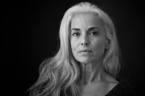 Dù vậy, Yasmina Rossi không phải người mẫu già nhất hành nghề mẫu. Danh hiệu này thuộc về Daphne Selfe 87 tuổi.