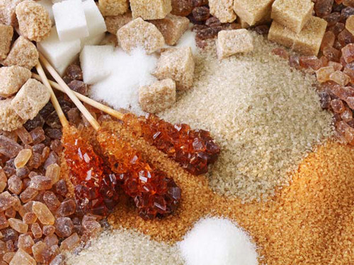 Sử dụng nhiều thực phẩm chứa đường. Thực phẩm như khoai tây chiên, bánh pizza, nước ngọt, các loại snack… chứa nhiều đường, mỡ và muối song lại khá nghèo dinh dưỡng. Việc tiêu thụ thường xuyên các loại thực phẩm này sẽ làm suy yếu các tế bào T và B trong cơ thể - được xem là cỗ máy chiến đấu chống lại bệnh tật. Chính vì vậy, bạn nên ăn các loại ngũ cốc nguyên hạt chứa nhiều chất xơ giúp bảo vệ hệ miễn dịch.