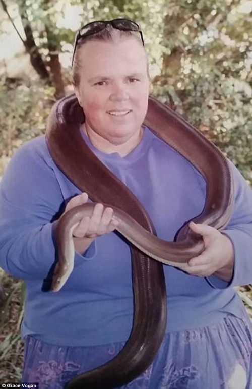 Trước khi quyết định giảm cân làm đẹp, Grace nặng 186kg. Cô chỉ cảm thấy cân nặng của mình có vấn đề sau cái chết của mẹ mình năm 2012.