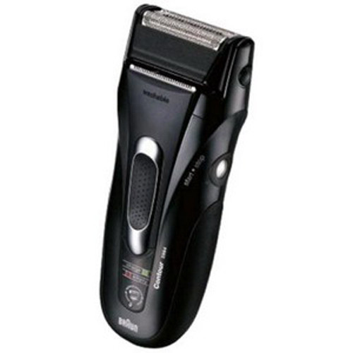 Máy cạo râu. Cạo râu không mất nhiều thời gian song nó dễ khiến nam giới ngại động chạm. Một máy cạo râu đặt gọn gàng trong ngăn kéo bàn làm việc sẽ giúp bạn có điều kiện tuốt lại vẻ bề ngoài khi tranh thủ đi vệ sinh ở chỗ làm.