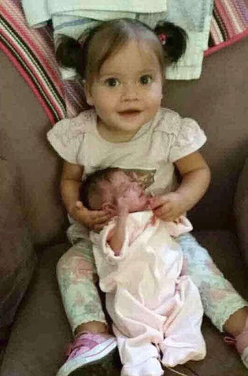 Ban đầu, các bác sĩ cảnh báo tình trạng của Matilda song cha mẹ em quyết chăm sóc con tới cùng. Điều duy nhất họ quan tâm là những giây phút hạnh phúc cả gia đình quây quần bên nhau.