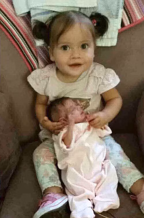 Ban đầu, các bác sĩ cảnh báo tình trạng của Matilda song cha mẹ em quyết chăm sóc con tới cùng. Điều duy nhất họ quan tâm là những giây phút hạnh phúc cả gia đình quây quần bên nhau.