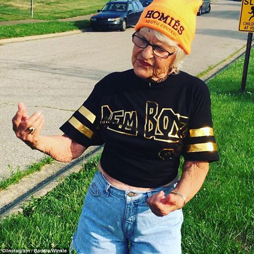 Sự cá tính của cụ bà 87 tuổi khiến nhiều người cảm thấy thích thú, trong số đó có cả ngôi sao Miley. Về lý do hâm mộ bà cụ, Miley chia sẻ: “Tôi cảm thấy có sự trùng hợp giữa tôi và bà cụ. Bà sẵn sàng làm những gì mình thích, cho là đúng”.