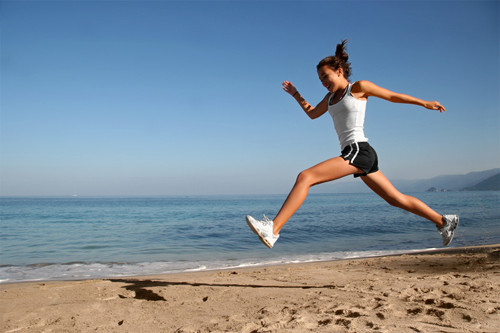 Nhảy xa. Để những bước nhảy dài hiệu quả, bạn phải ở trong một không gian rộng mở. Rõ ràng, mục đích bài tập là để nhảy xa nhất có thể, do đó không gian rộng rãi cũng sẽ mở rộng tiềm năng tập luyện.