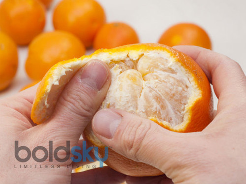 Cuối cùng, bạn nên thêm các loại trái cây chứa nhiều vitamin C vào thực đơn hàng ngày. Lượng vitamin C khi đi vào cơ thể giúp bạn cảm thấy khỏe khoắn, dễ chịu hơn nhiều.