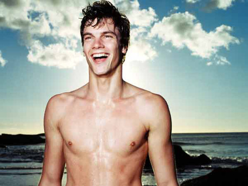 Đổ mồ hôi nhiều mang lại hiệu quả giảm cân. Quả thực bạn đã hiểu lầm về mồ hôi và vai trò của nó trong chuyện này. Sự thực là, lượng mồ hôi ra nhiều hay ít không giúp bạn giảm cân. Nó chỉ khiến bạn mất nước và lượng nước này có thể bù lại đơn giản bằng cách uống một cốc nước.