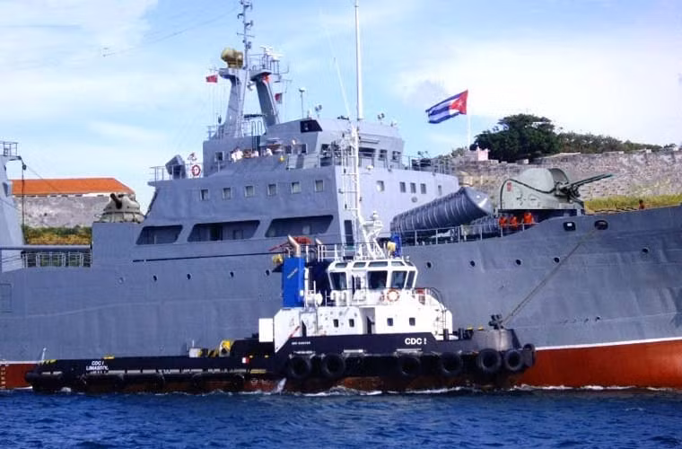 Con tàu này được trang bị tháp pháo 57mm hai nòng, hai tên lửa chống hạm P-15 Termit, một bệ súng máy 12,7mm và hai bệ pháo 25mm. Ngoài ra nó còn có sân đáp trực thăng cỡ lớn nằm ở đuôi tàu.