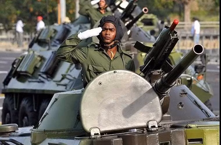 Người Cuba còn đưa cả tháp pháo xe chiến đấu bộ binh BMP-1 lên khung gầm BTR-60 tạo nên xe chiến đấu bộ binh bánh lốp kiểu mới. Hỏa lực có pháo 73mm và tên lửa chống tăng AT-3.