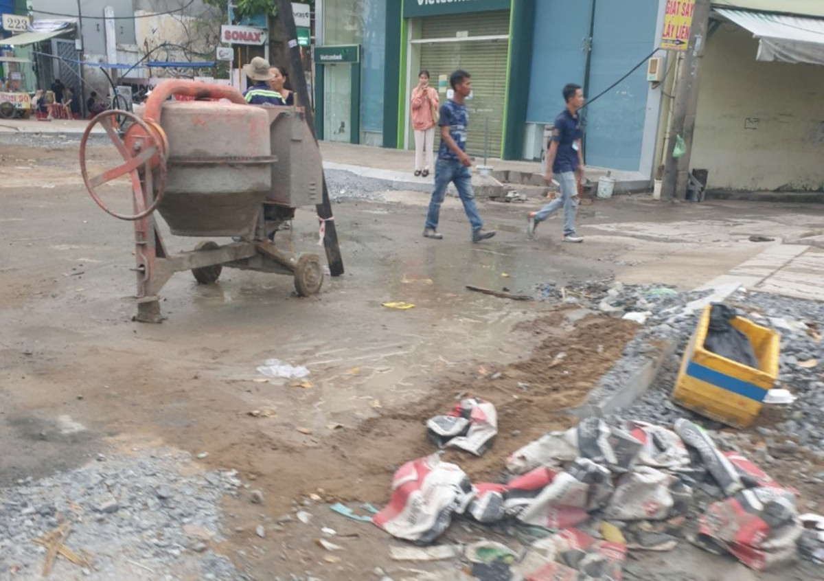 TPHCM: Van Thanh Dat dang lam gi tai via he duong Dien Bien Phu?-Hinh-10