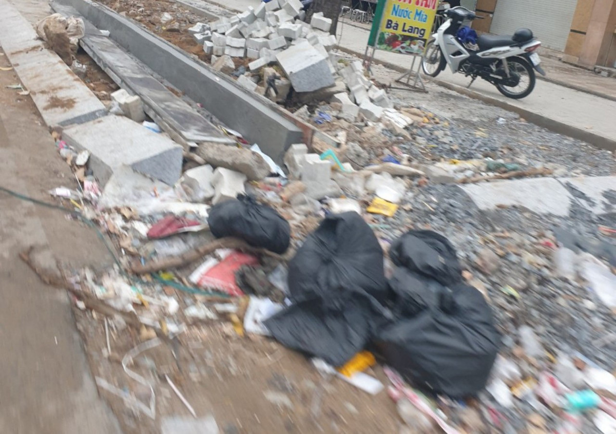 TPHCM: Van Thanh Dat dang lam gi tai via he duong Dien Bien Phu?-Hinh-5