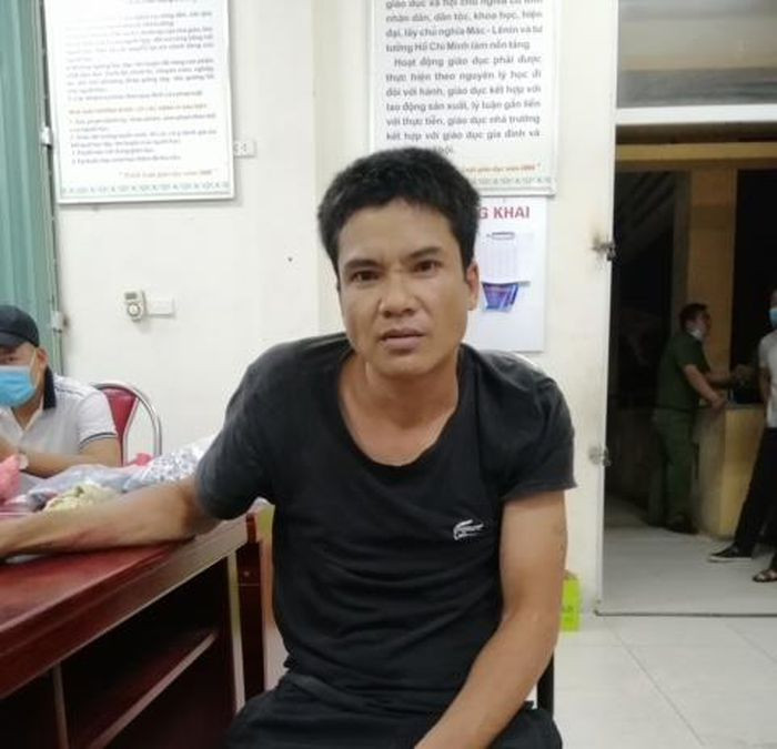 Tin nong 13/10: Mac vay, vao nha ve sinh cuop vang cua giao vien