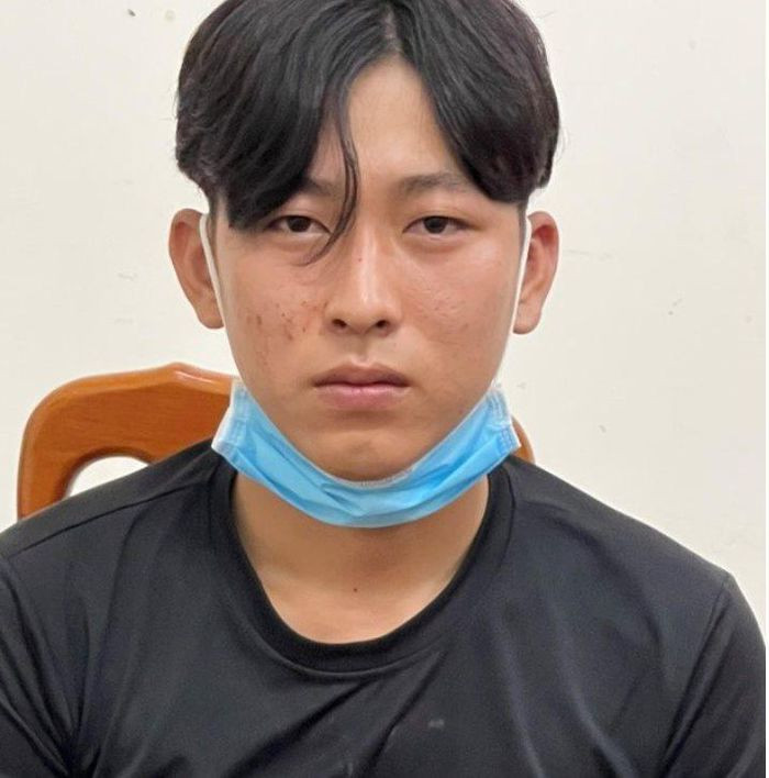  Khuyên bạn không đánh nhau, 2 thanh niên bị đâm trọng thương: Sau khi Đỗ Thanh Tú (SN 1999, trú huyện Châu Phú, An Giang) xảy ra mâu thuẫn với một nhóm thanh niên. Tú rủ Lý Bé Đức (SN 1992) và Trần Ngọc Phước (SN 2002) đến nhà để bàn chuyện trả thù. 2 người này khuyên Tú không đánh nhau thì bị Tú đâm trọng thương. Ngày 11/10, Tú bị Công an huyện Châu Phú tạm giữ. 