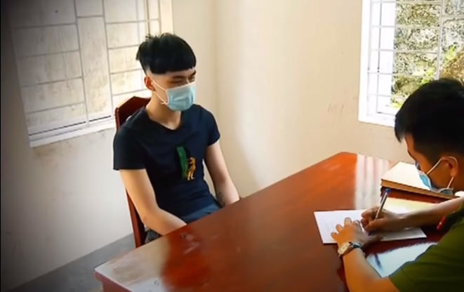 Thông qua các phương tiện thông tin đại chúng, biết được tin Triệu Tiến Mạnh bị bắt, ông Lò Văn X. (trú tại xã Mường Sai, huyện Sông Mã, tỉnh Sơn La) đã có đơn trình báo việc con gái ông là L.T.T. (SN 2004, cùng trú tại xã Mường Sai, huyện Sông Mã, tỉnh Sơn La) bị Mạnh lừa sang Trung Quốc, hiện gia đình đang mất liên lạc hoàn toàn. 