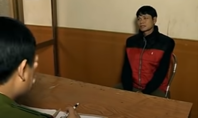 Qua đấu tranh, bước đầu Thùy khai nhận: Do có quan hệ bạn bè nên Thùy đã cho chị Liên vay 3 lần, tổng cộng là 97 triệu đồng đến nay chưa trả. Cách đây khoảng một tuần, Thùy mua 7 con dao (trong đó có 1 con dao bầu) với ý định dùng dao uy hiếp chị Liên đòi nợ. 