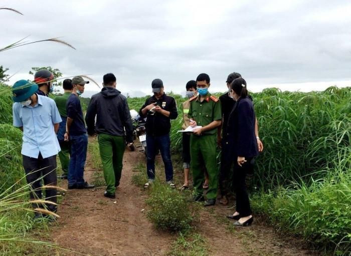  Nghi súng bị cướp cò, một người đàn ông tử vong: Ông T.V.T. (SN 1965, trú huyện Cư Jút, tỉnh Đắk Lắk) điều khiển xe máy chở ông L.C.P. (SN 1968, trú huyện Cư Jút, tỉnh Đắk Nông) vào rừng đi săn. Trong quá trình đi săn nghi súng bị cướp cò khiến ông L.C.P. tử vong. Ngày 18/10, Công an tỉnh Đắk Nông cho biết đang điều tra, làm rõ.