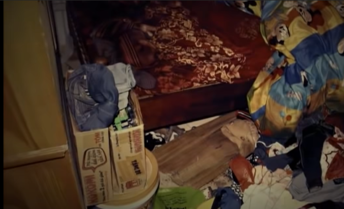 Được biết, chị Vân Anh có con riêng, chồng đã ly hôn. Nhà chị ở khá biệt lập trong khu vực hẻo lánh, ít có quan hệ với người xung quanh, vụ án xảy ra ban đêm, không có nhân chứng. Tại thời điểm CQĐT có mặt, cả 2 mẹ con chị Vân Anh đều bất tỉnh nên không cung cấp được thông tin nên công tác điều tra ban đầu gặp rất nhiều khó khăn.