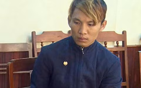 Tuy nhiên, câu hỏi đặt ra là, liệu người sử dụng chiếc điện thoại có phải hung thủ không? Ngày 7/2/2017, tổ trinh sát gồm 5 đồng chí được cử xuống Công an huyện Nghĩa Hưng tìm kiếm người sử dụng chiếc điện thoại của nạn nhân và xác định đó là Đới Văn Quảng (SN 1991, trú tại tổ 10, thị trấn Rạng Đông, huyện Nghĩa Hưng, Nam Định).