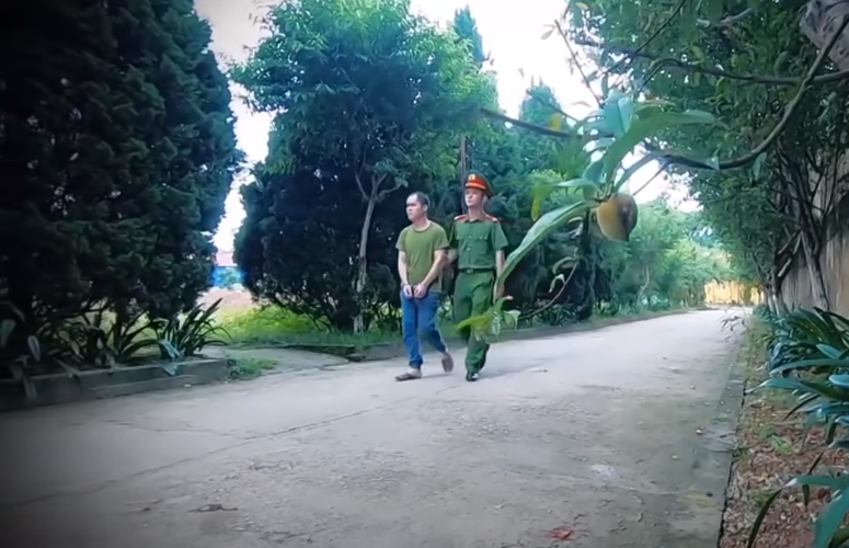 Lẽ thường, khi hàng xóm gặp khó khăn nhà chỉ còn trẻ nhỏ, Cao phải giúp đỡ các cháu nhưng hắn lại lợi dụng điểm yếu này của gia đình hàng xóm để nảy sinh ý đồ phạm tội. Lý giải cho hành vi mất nhân tính của mình, Cao cho rằng, bản thân vì uống nhiều rượu trong một thời gian dài nên không còn biết gì nữa. 