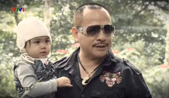 Hinh anh doi lap cua tai tu dong vai bo Thy trong 'Huong vi tinh than'