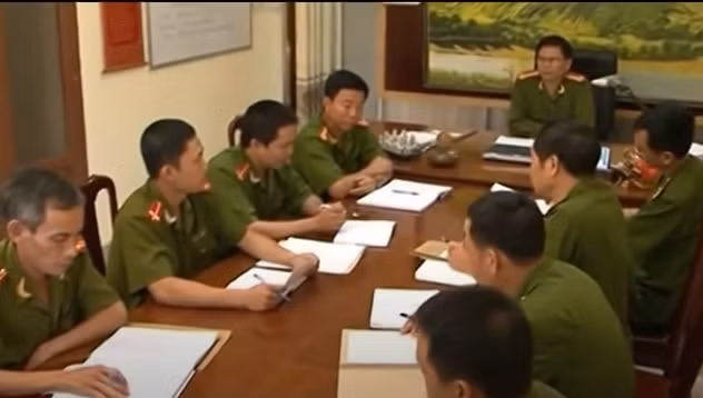 Thời điểm cháu H'Quyên mất tích, qua điều tra có một số thanh niên đi làm ruộng, rẫy và tắm suối ở khu vực xung quanh song việc sàng lọc, xác định, khoanh vùng đối tượng đối với lực lượng Công an hết sức khó khăn. Phần lớn người buôn Đắk Tuôr là người M'Nông thuần túy, không thông thuộc tiếng Kinh, họ tính thời gian chủ yếu được người dân dựa vào bóng mặt trời đã gây khó khăn rất nhiều cho tổ công tác bởi khi điều tra về thời điểm ngoại phạm của các đối tượng trong diện nghi vấn không chính xác về mặt thời gian. 