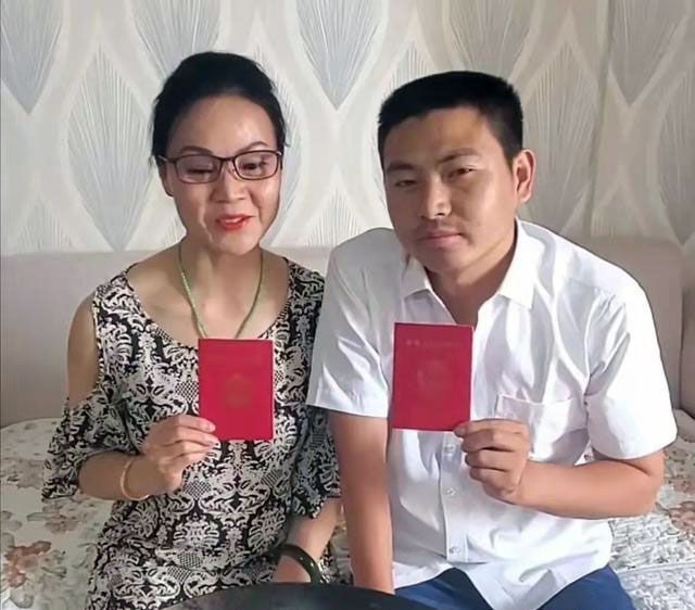 Chang 30 cuoi vo 56 tuoi, ngoai hinh co dau gay bat ngo-Hinh-2