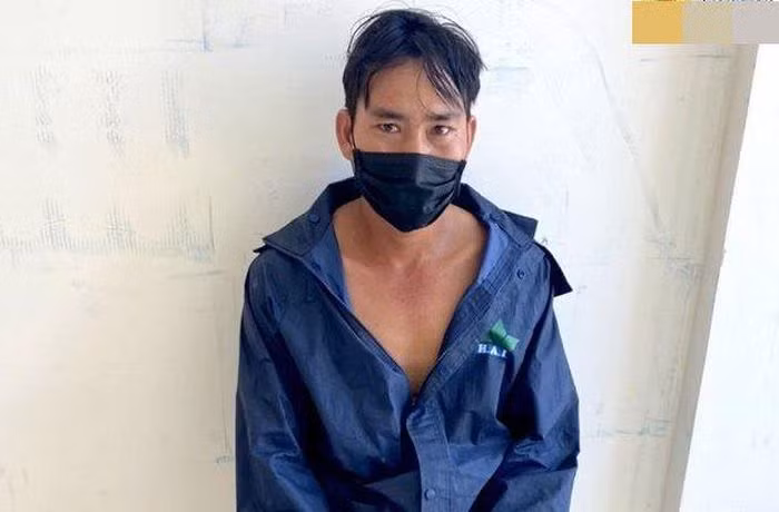  Cầm búa đi mua đinh, vô cớ đánh người nguy kịch: Nguyễn Văn Ngọc (SN 1982, trú huyện Hàm Thuận Bắc, tỉnh Bình Thuận) thấy ông Nguyễn Văn H. (SN 1979, trú cùng địa phương) đang chơi cờ với chủ quán tạp hóa, Ngọc cầm búa đinh tấn công khiến nạn nhân nguy kịch. Ngày 19/10, Công an huyện Hàm Thuận Bắc cho biết, đang điều tra, làm rõ.