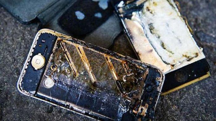  Điện thoại phát nổ khi học online, học sinh lớp 5 tử vong: Ngày 15/10, UBND xã Nam Anh, huyện Nam Đàn (Nghệ An) cho biết, trên địa bàn xảy ra vụ học sinh tử vong do chiếc điện thoại phát nổ trong quá trình học online. Nạn nhân là cháu N.V.Q (học sinh lớp 5, trường tiểu học Nam Anh).