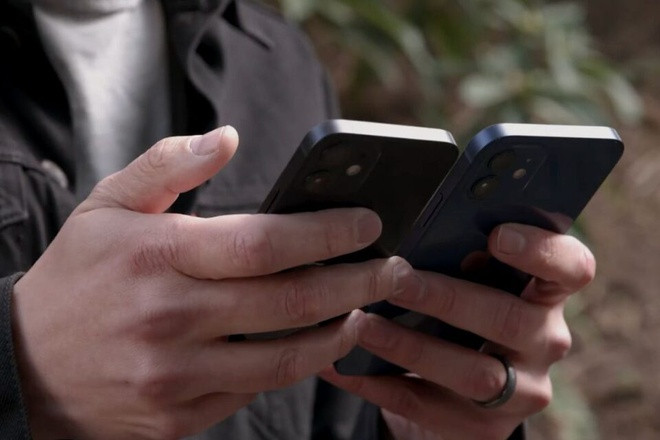  Nhân viên bưu cục chiếm đoạt hàng của khách: Vũ Quang Dưỡng (SN 1977, quê Bình Phước) là nhân viên giao hàng của một bưu cục ở thị xã Bến Cát, Bình Dương. Ngày 2/7, Dưỡng mở kiện hàng thấy có hai điện thoại iphone 12 Promax, nhân viên bưu cục nổi lòng tham chiếm đoạt. Ngày 15/10, Công an thị xã Bến Cát cho biết đang tạm giữ Dưỡng để điều tra. 