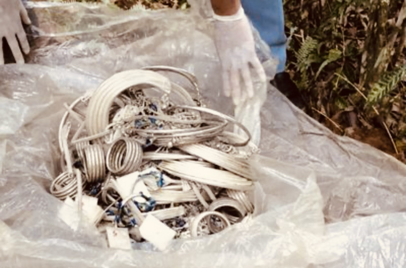 Hiện vụ đội lốt thầy cúng giết người phụ nữ cướp 16 kg bạc và 8 chỉ vàng ở Lai Châu đang được cơ quan chức năng điều tra, làm rõ.