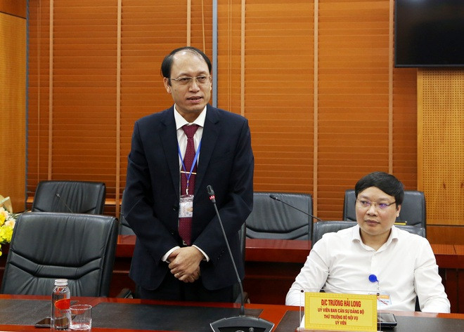  Ông Nguyễn Văn Thuỷ khẳng định sẽ luôn nỗ lực, hoàn thành xuất sắc nhiệm vụ. Bốn người thi tuyển chức danh Vụ trưởng gồm ba Phó Vụ trưởng Vụ Tổng hợp Trần Xuân Hiền, Phạm Minh Triết, Võ Thị Tuyết Thu và Phó Chánh Văn phòng Nguyễn Văn Thủy. Sau phần thi trình bày đề án, các ứng viên trả lời chất vấn làm rõ hơn những giải pháp và chương trình hành động sau khi được bổ nhiệm.