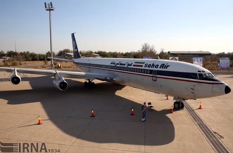 Một trong số 4 máy bay Boeing 707 do Mỹ sản xuất, được Iran nhập khẩu từ năm 1974. Hiện tại, có một chiếc làm nhiệm vụ chở VIP, trong khi ba chiếc còn lại bay vận tải và tiếp nhiên liệu trên không.