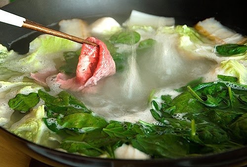 Niêm mạc miệng bị bỏng như vậy trong thời gian dài, các tế bào niêm mạc rất dễ bị tăng sinh bất thường trong quá trình tự phục hồi, từ đó hình thành ung thư miệng. 