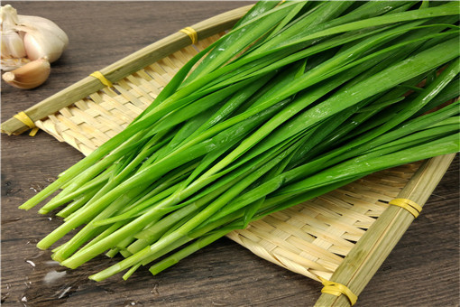 Đặc biệt hơn, trong loại rau này còn chứa chất flavonoid và lưu huỳnh tự nhiên, có tác dụng chống ung thư, ngăn chặn sự phát triển, lây lan của các tế bào ung thư khắp cơ thể một cách hiệu quả, bao gồm ung thư vú, ung thư dạ dày, tuyến tiền liệt.