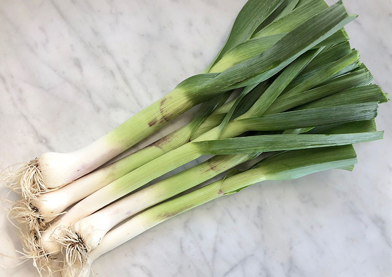 3. Tỏi tây: Tỏi tây rất giàu chất dinh dưỡng như caroten, protein và vitamin, nhưng chúng rất không thân thiện với bệnh nhân mắc bệnh gan.