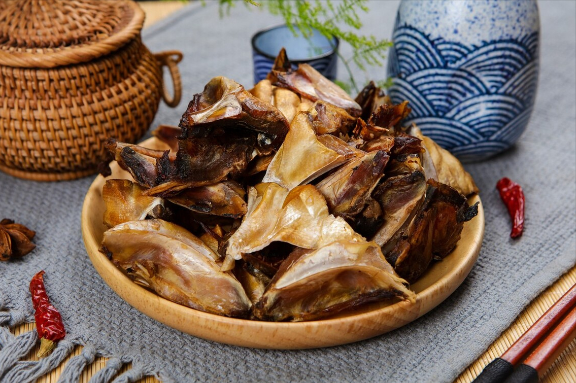 Chất gây ung thư là gì? WHO chia các chất gây ung thư thành 4 loại sau: Chất gây ung thư Nhóm 1 đề cập đến các chất rõ ràng có khả năng gây ung thư. Chất gây ung thư Nhóm 2 là những chất đã được chứng minh là gây ung thư trong các thí nghiệm trên động vật, nhưng cần được nghiên cứu thêm xem chúng có gây ung thư cho người hay không;