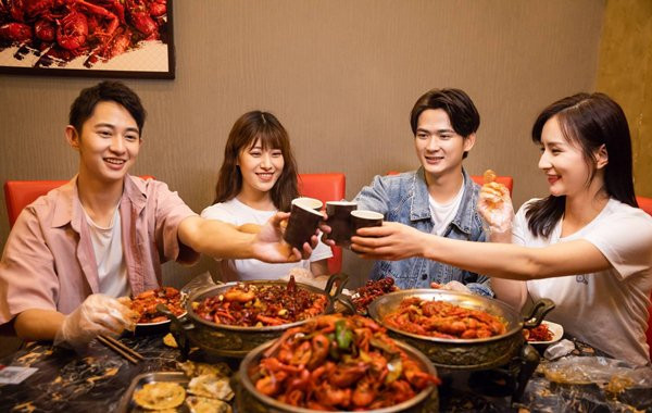 Theo các bác sĩ, có rất nhiều yếu tố gây ra ung thư, trong đó quan trọng nhất là thói quen ăn uống. Vậy làm thế nào để chúng ta sống lâu hơn và phải làm sao để chúng ta có thể tránh xa bệnh ung thư?