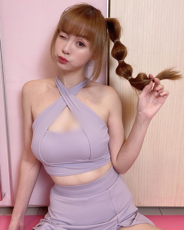 Hi vọng, Hồ Hinh Nghi sẽ tiếp thu những ý kiến trái chiều và ngày một nổi tiếng hơn, thành công hơn và định hình được phong cách riêng của riêng mình.