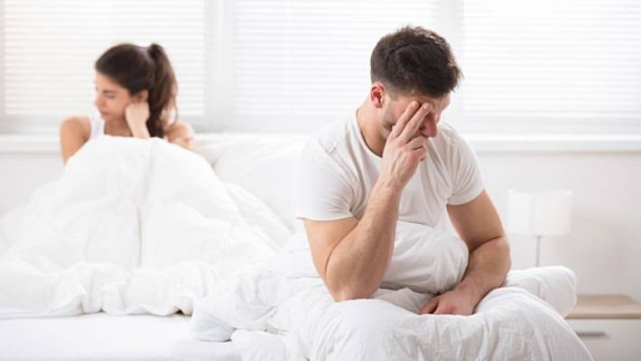 Trong trường hợp này, bác sĩ không quên nhắc nhở mọi người, tuyệt đối không được nghe theo lời truyền miệng mà tự ý thêm các dị vật vào vùng kín. Làm như vậy dễ nhiễm trùng, ảnh hưởng trực tiếp đến sức khỏe và tính mạng.