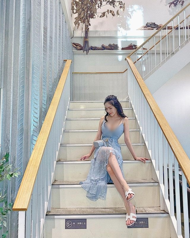 Người hâm mộ cũng thích thú với tính cách thẳng thắn này của người đẹp. Đồng thời, họ cũng đồng ý rằng cô rất hợp với những set đồ gợi cảm và nên tiếp tục theo đuổi phong cách này.