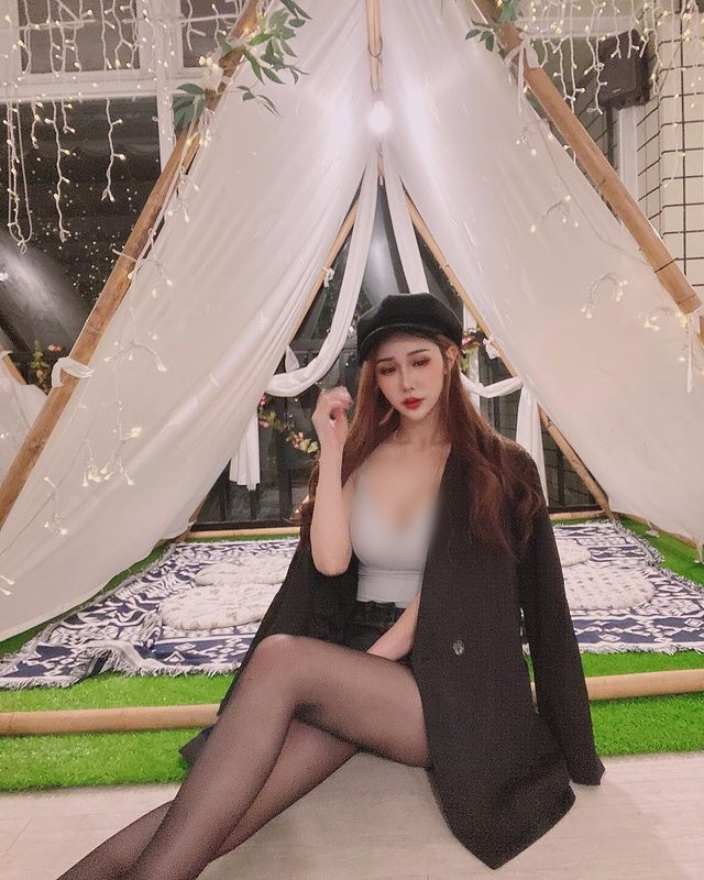 Chính sự thân thiện của Mộng Mộng đã giúp cô nàng thu hút được hàng trăm ngàn người hâm mộ. Đa số mọi người đều công nhận hot girl này có khuôn mặt và dáng vóc chẳng khác nào búp bê sống.