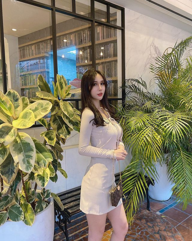 Theo Mộng Mộng, vì xây dựng hình ảnh gợi cảm quyến dũ nên cô thường xuyên phải chụp những shot ảnh gợi cảm, tâm lý cũng khá căng thẳng.